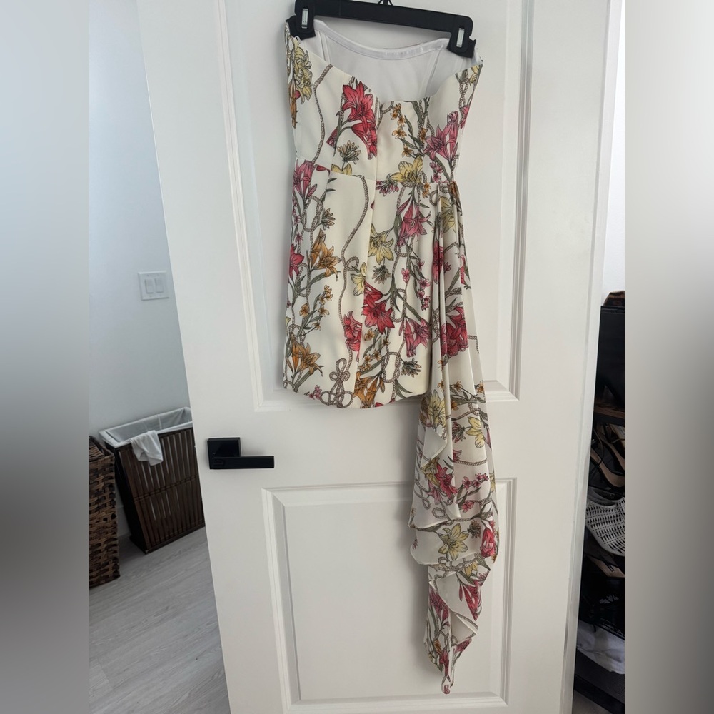 Katie may chasing dawn dress in ivory lily - Picture 3 of 4